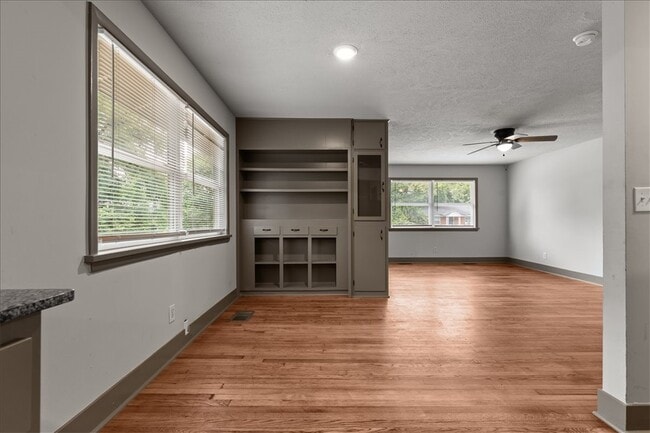 Building Photo - 522 S Duncan Ave