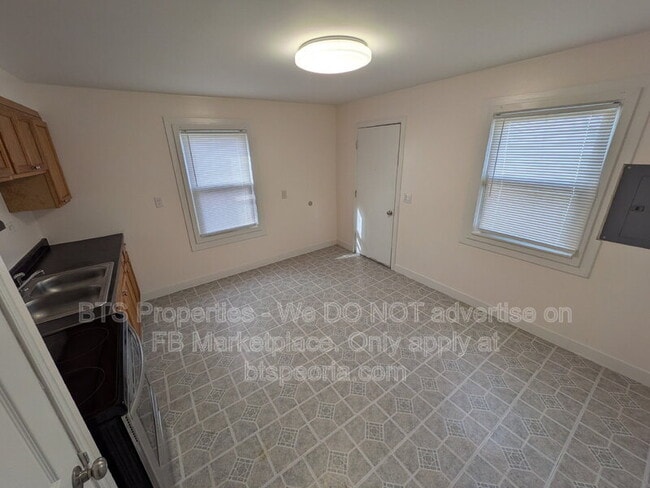 Building Photo - 906 S Tonti Cir