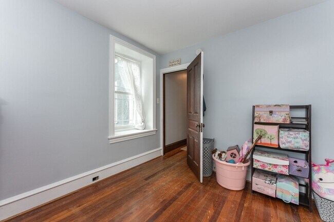 Building Photo - 3401 Ainslie St