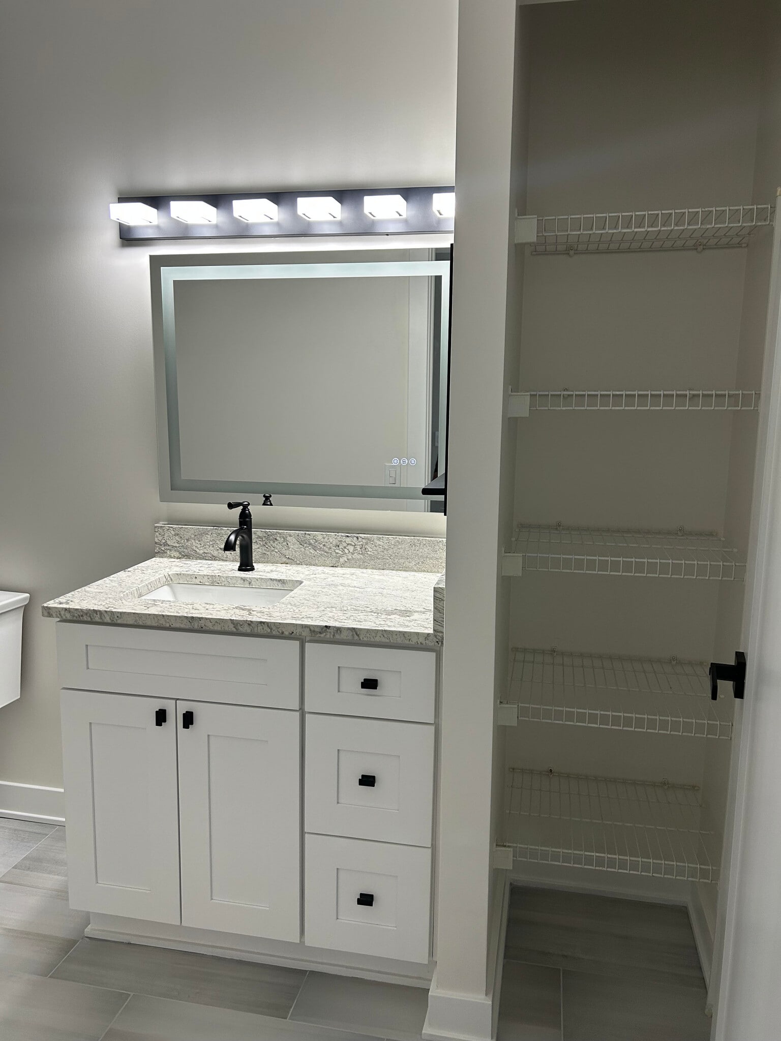 Bathroom - 512 N McClurg Ct