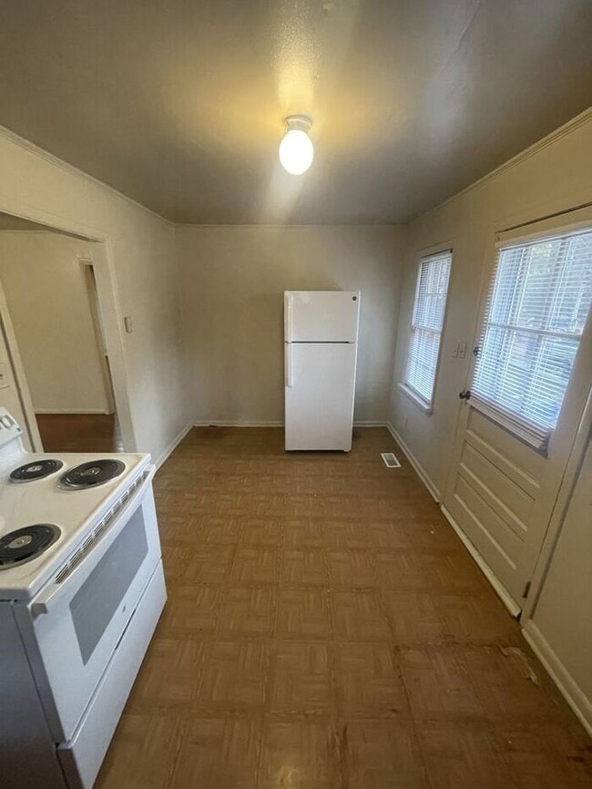 Building Photo - 429 Rose Ln