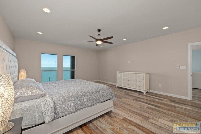 Building Photo - 618 N Shore Dr