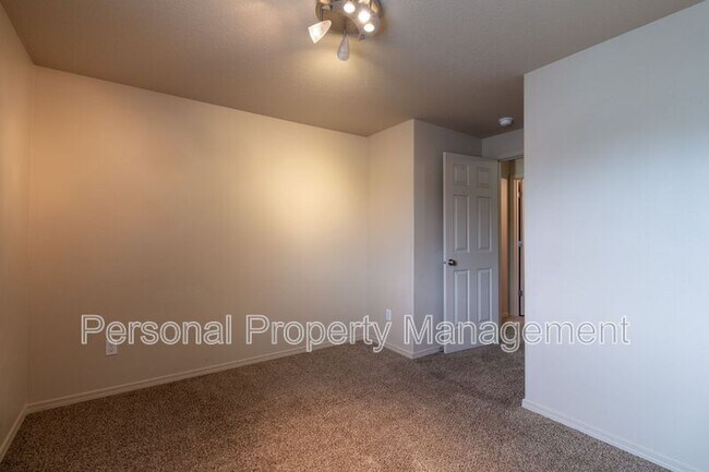 Building Photo - 7905 NE 64th Street
