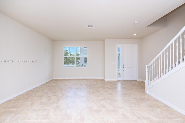 Building Photo - 1040 Eucalyptus Dr