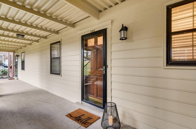 Building Photo - 3188 Hillsboro Pike