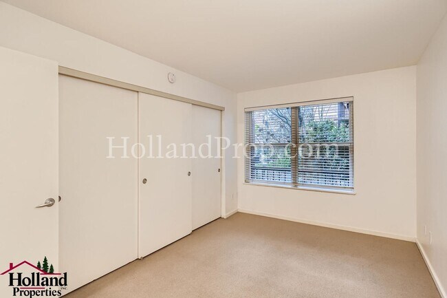 Building Photo - Charming 1-Bedroom Apartment in the Heart ...