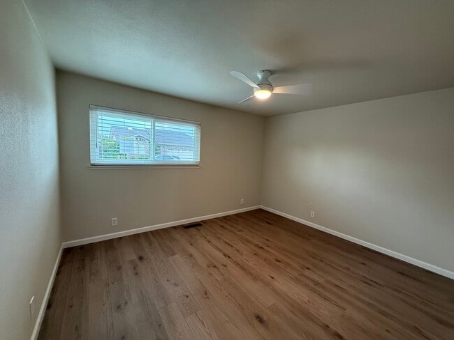 Building Photo - 1127 Dover Dr