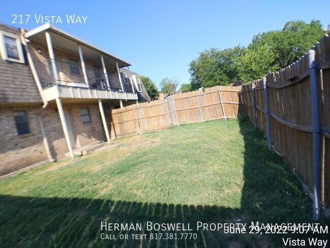 Building Photo - 217 Vista Way