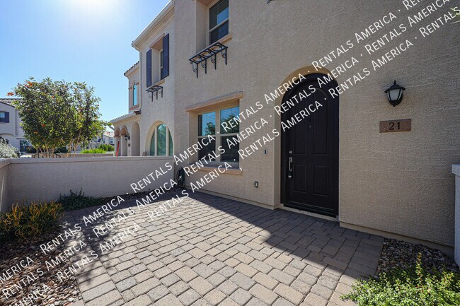 Building Photo - 4077 S Sabrina Dr
