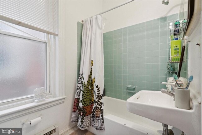 Building Photo - 3215 Hamilton St