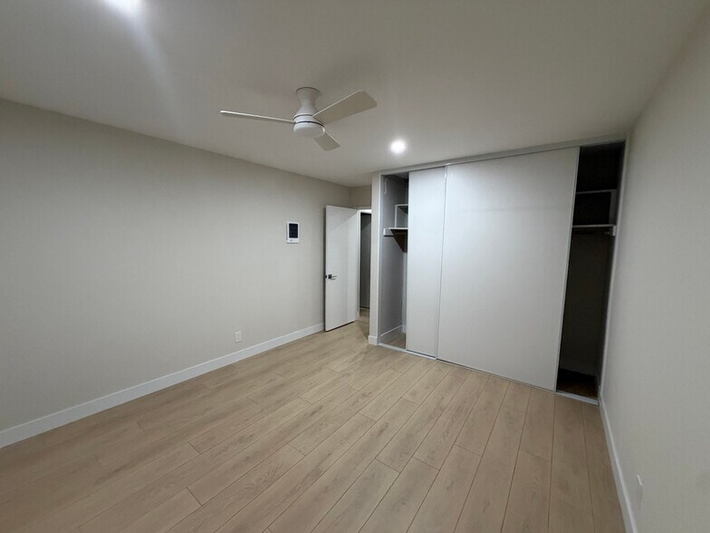 Building Photo - 1061 Park Ave