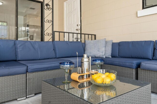 Building Photo - 919 Ave S SE