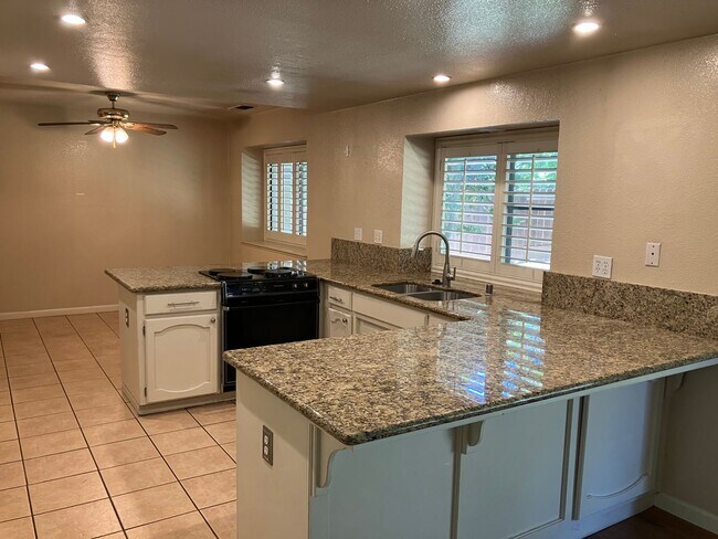Building Photo - 1717 Whippoorwill Ct