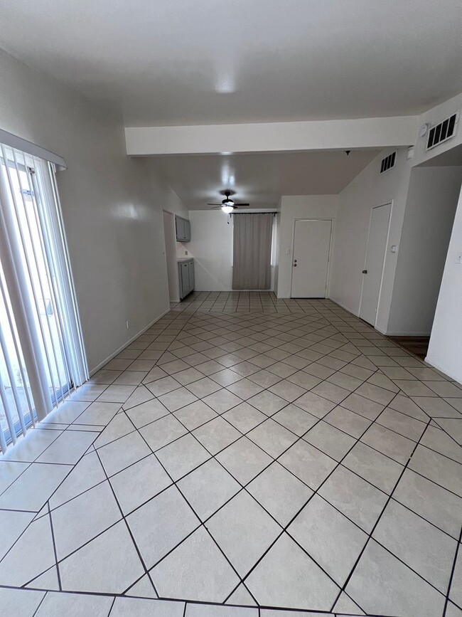 Building Photo - (APPLICATION PENDING) West Lancaster Home