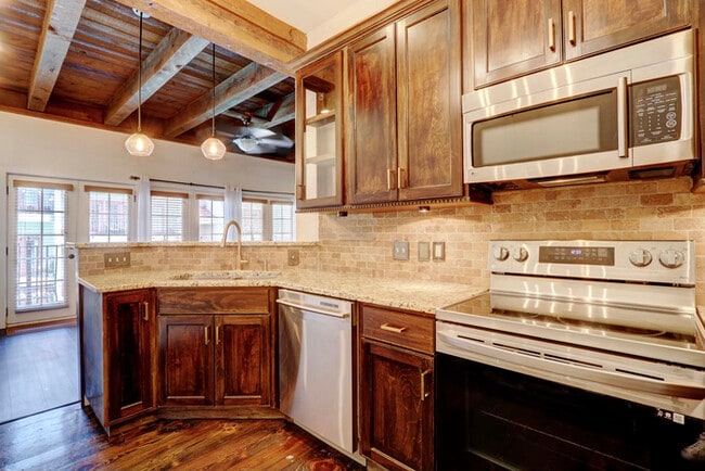 Building Photo - West Plaza Resort-Style  Living