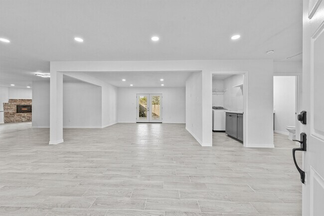 Building Photo - 22 13th Ave N