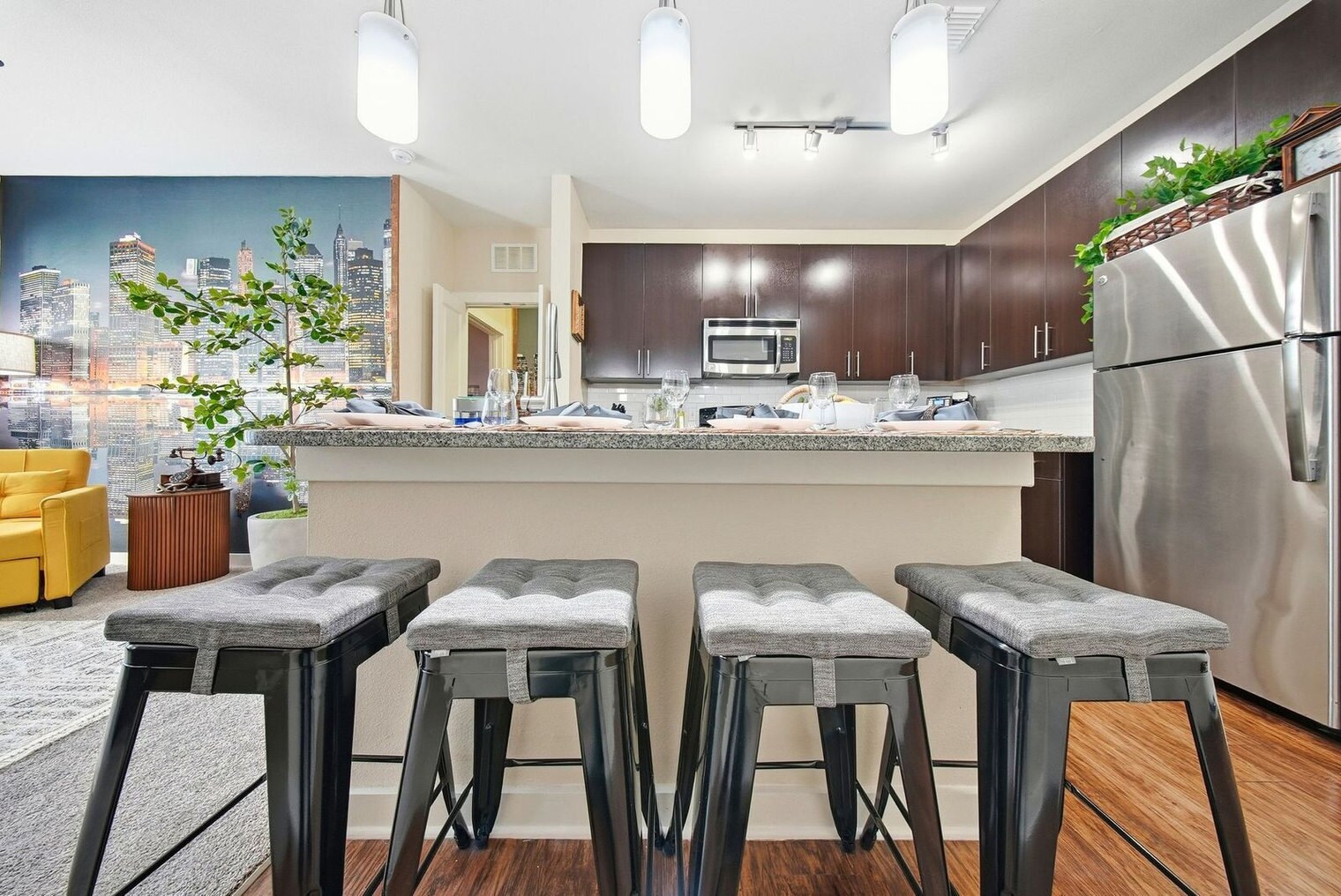 Building Photo - 1700 W Cleveland St