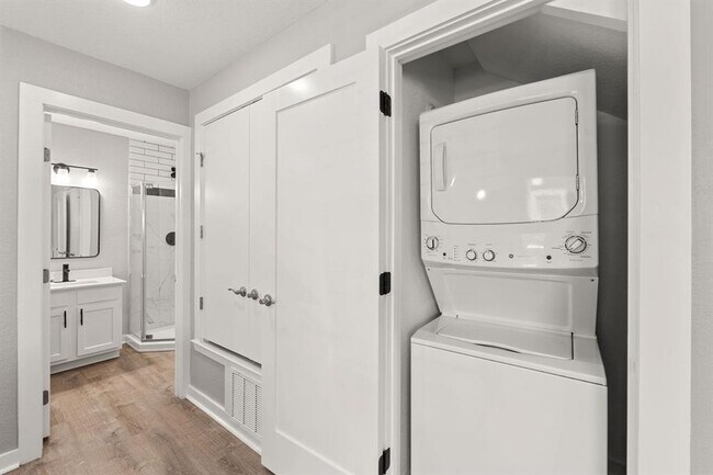 Building Photo - 20 Tate Ln