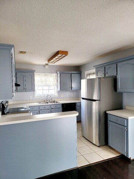 Building Photo - 114 Wild Fern Ct