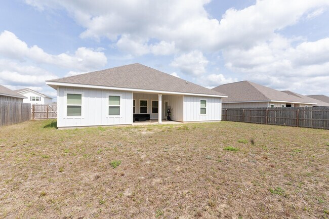 Building Photo - 732 Quintana St