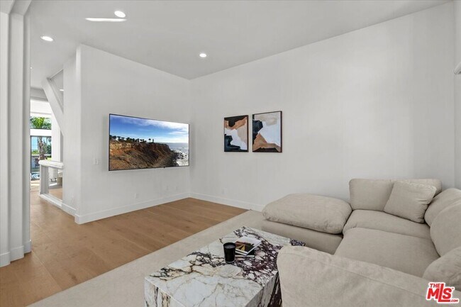 Building Photo - 6730 Esplanade St