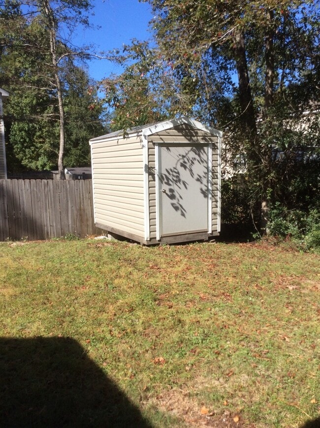 Building Photo - 3 Br House for Rent with Carport and Shed
