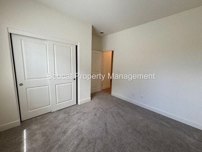 Building Photo - 1484 W Sunset Way