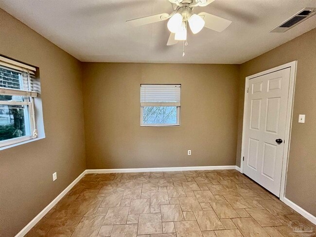 Building Photo - 1127 Redwood Ln