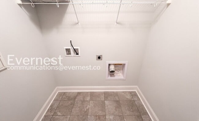 Building Photo - 4-Bed/2.5-Bath/Pet Friendly/Available Now!