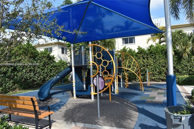 Building Photo - 9720 Bay Harbor Terrace