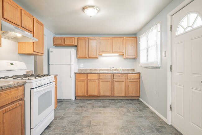 Building Photo - 3227 Nelson Ave