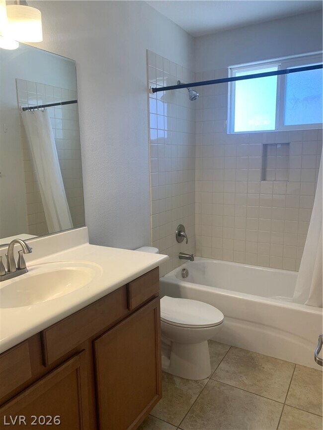 Building Photo - 548 Zuber Ave