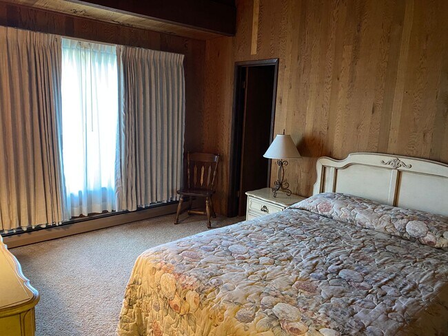 Building Photo - Seasonal Furnished rental