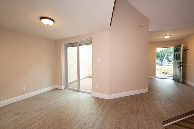 Building Photo - 201 Somerset Ln