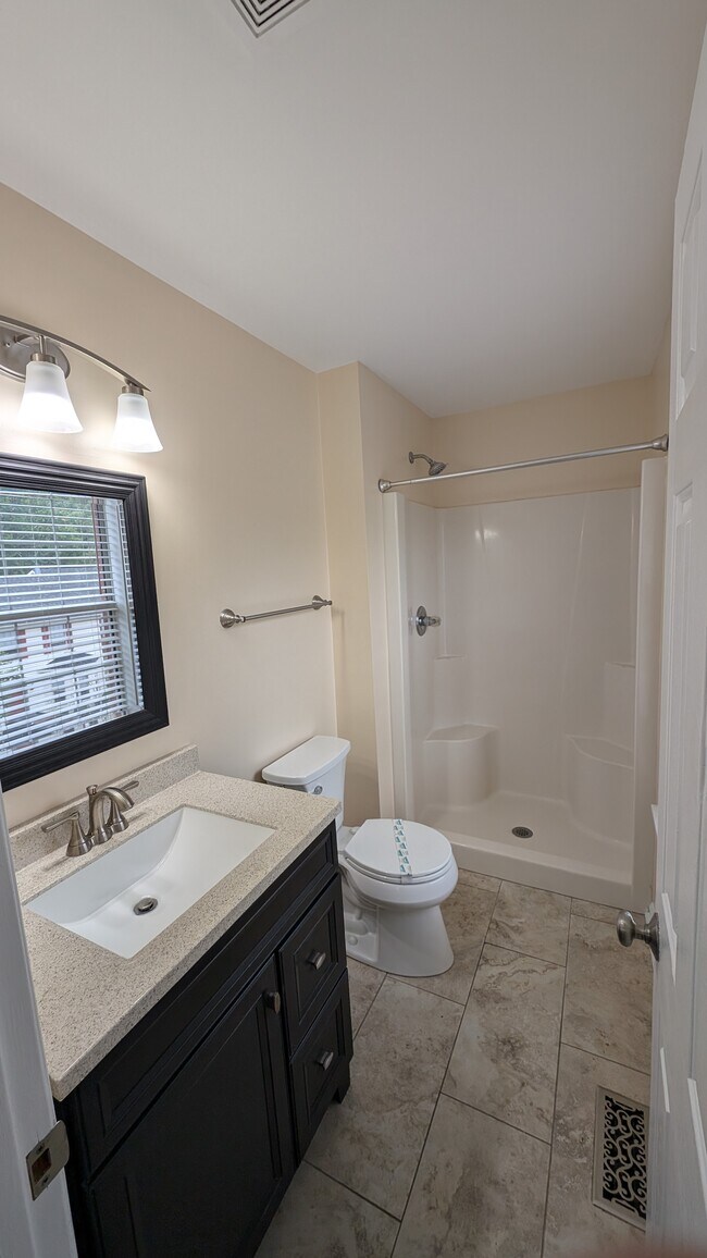Building Photo - 1185 Ashford Ln