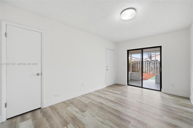 Building Photo - 1281 W 42nd St