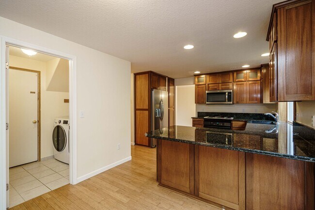 Building Photo - 4 Bedroom 2.5 Bath with Fenced Backyard in Camas School District