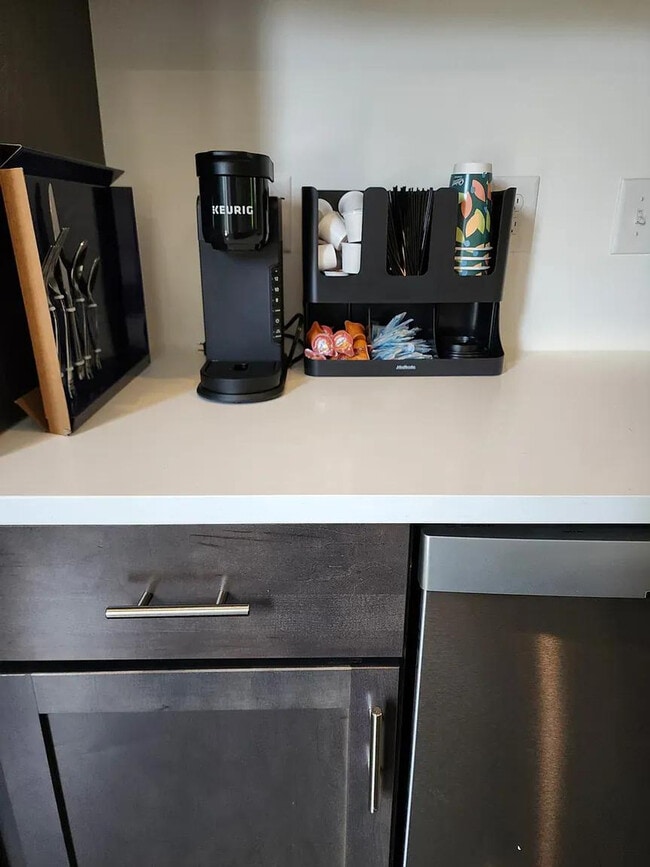 Building Photo - 1680 Memorial Dr SE