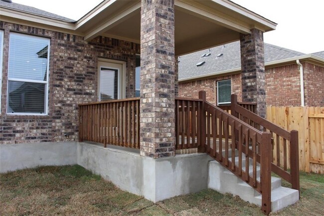 Building Photo - 1708 Uhland Dr