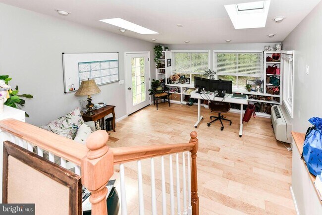 Building Photo - 7833 Willowbrook Rd