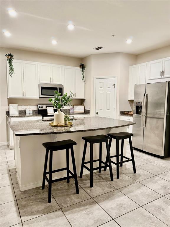 Building Photo - 10560 Salt Grove St