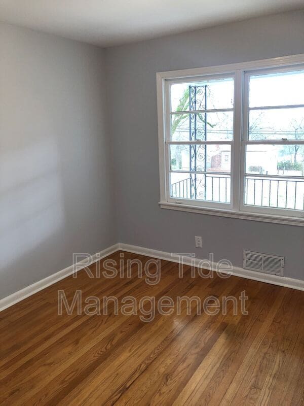 Building Photo - 928 5 Mile Rd