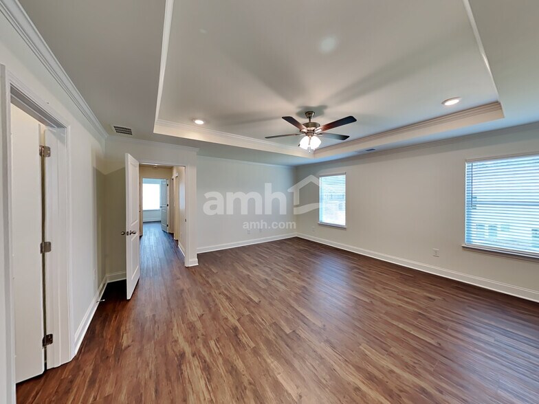 Building Photo - 768 Carnaby Ln