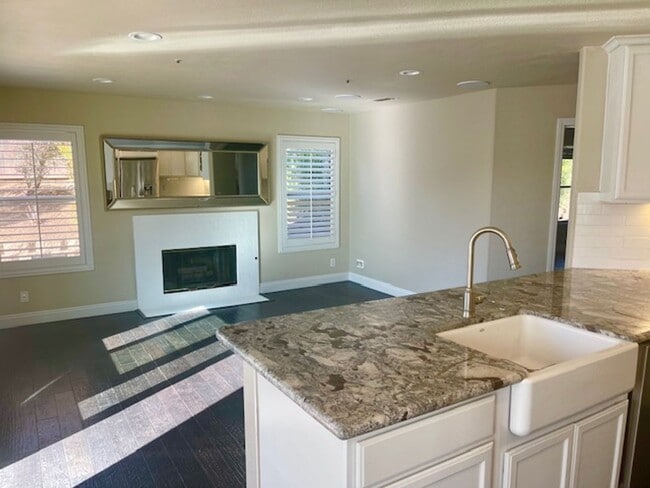 Building Photo - Great Escondido Rental