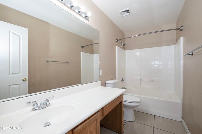 Building Photo - 2684 E Birchwood Pl
