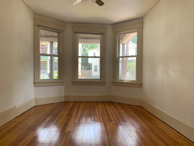 Primary Photo - 65 Green St