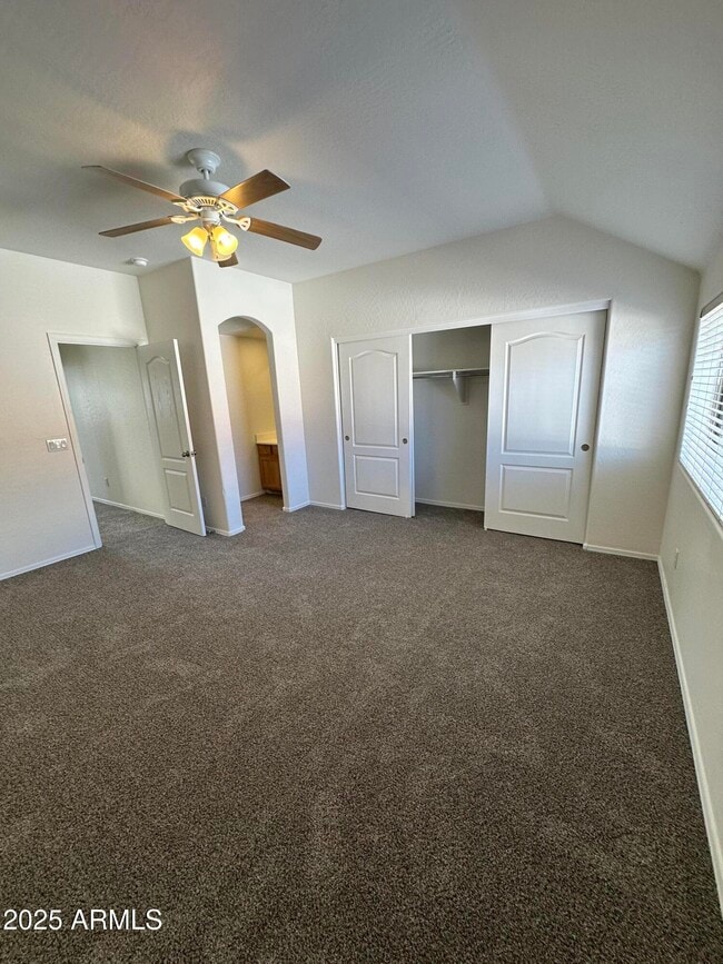 Building Photo - 1015 S Val Vista Dr