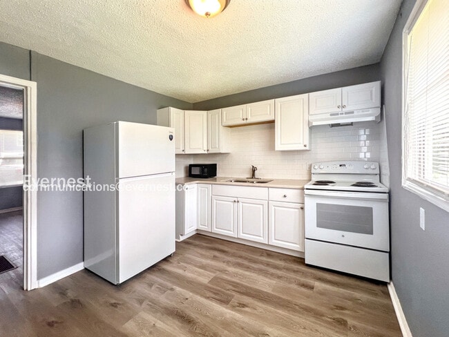 Building Photo - 41 Hiland Pl