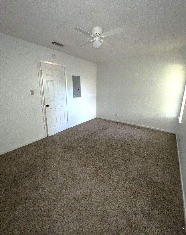 Building Photo - 1705 Leader Dr