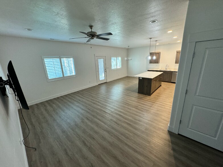 Building Photo - 2080 W 1755 S